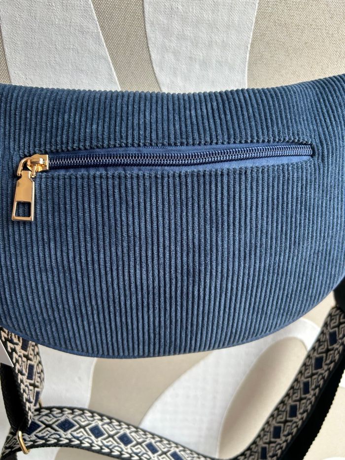 Sac banane  bleu velours côtelé - photo numéro 4