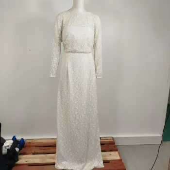 Robe longue écrue en dentelle perles – manches longues, dos V A903