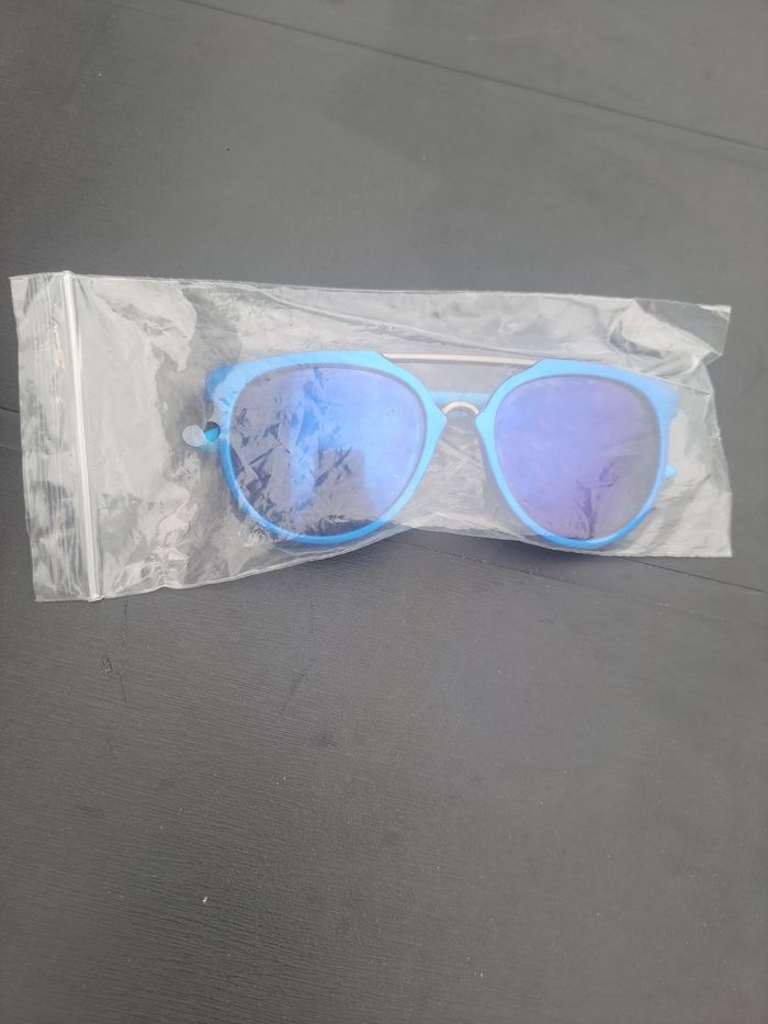 Lunettes de soleil "CE" - photo numéro 9