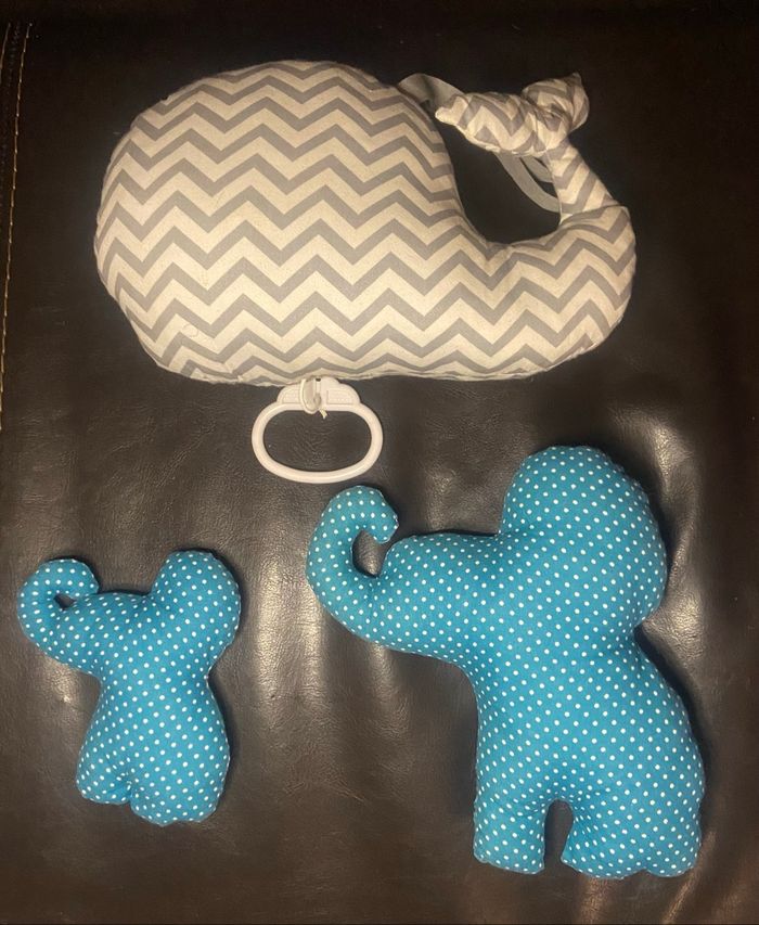 Lot de 3 doudous éléphants et baleine