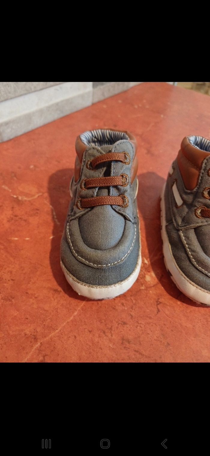Chaussures bébé taille 6 / 12 mois - photo numéro 2