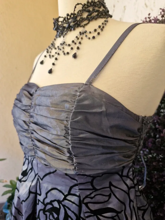 🎀 Robe de soirée grise satinée - photo numéro 3