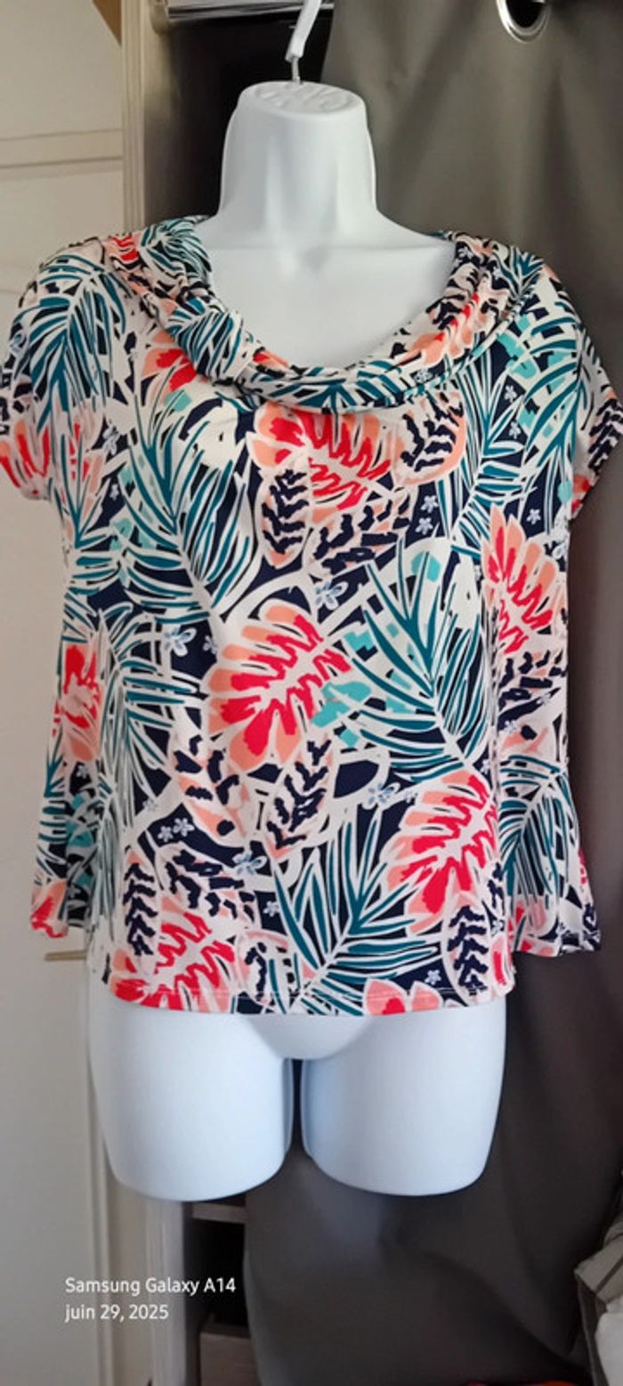 Haut fluide col bénitier imprimé fleurs feuilles tropicales multicolore femme M Riu