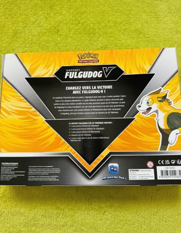 Coffret Pokémon Fulgudog V 4 boosters Neuf et scellé - photo numéro 4