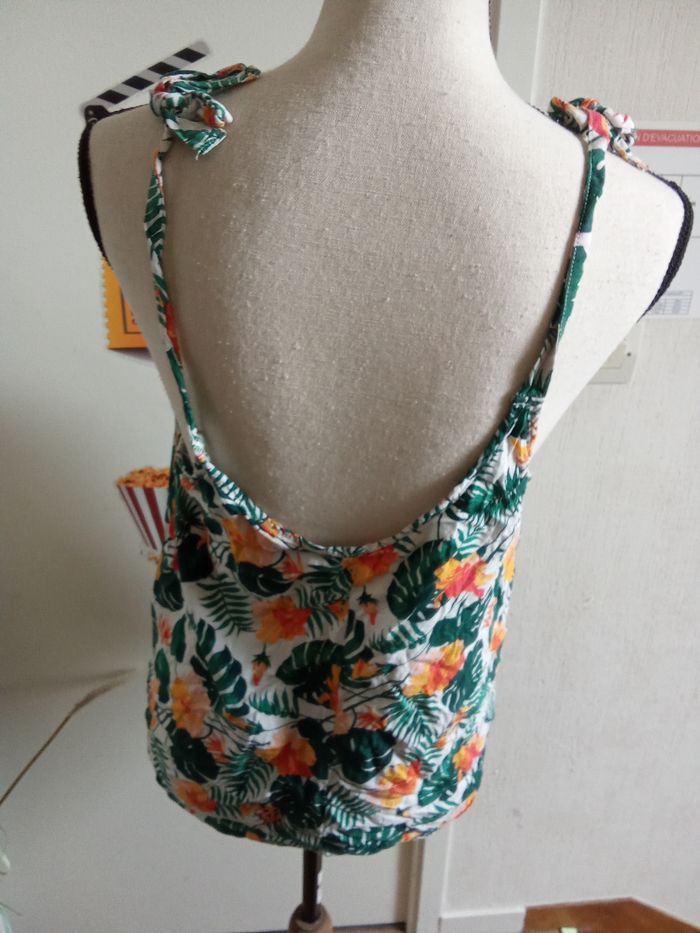 Tunique, blouse , Débardeur été femme motif femme, bretelles, Gémo taille 38 ou M - photo numéro 4