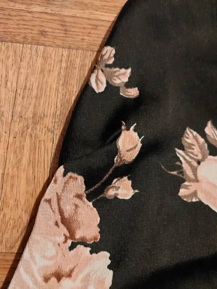 Top dos nu bretelle fine croisées noir fleuri rose - photo numéro 7