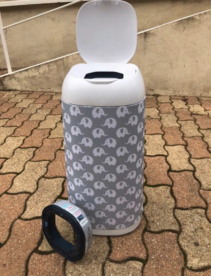 Poubelle de couches AngelCare house et recharge - photo numéro 2