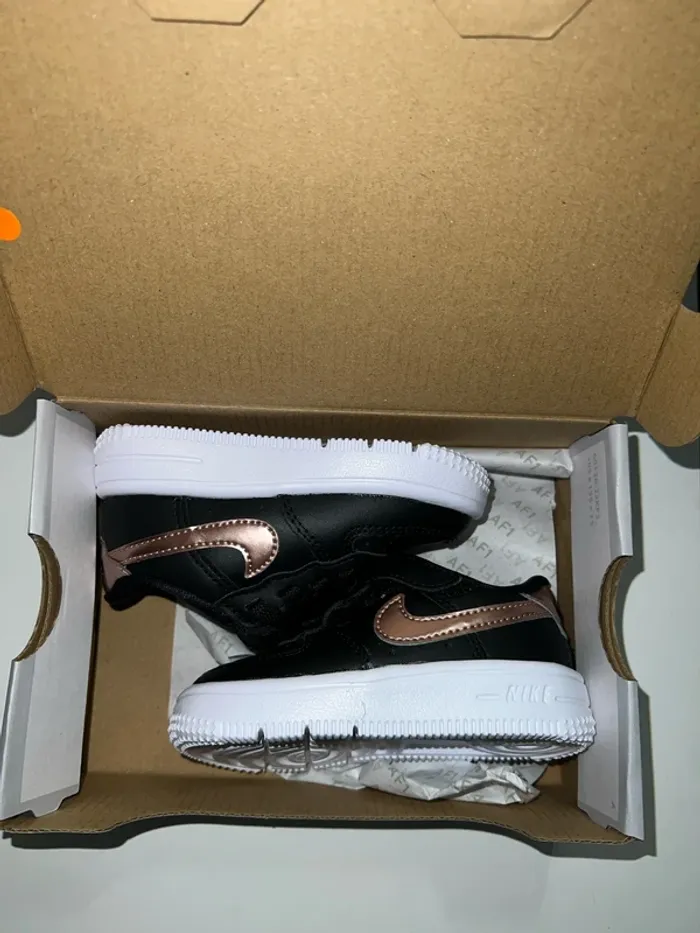 Basket Nike taille 21 unisex sans lacets - photo numéro 11