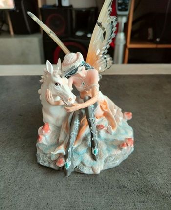 Figurine fée licorne