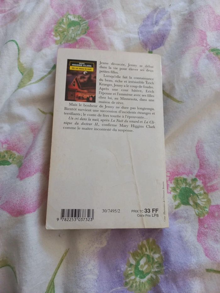 Livre de Mary Higgins Clark. Un cri dans la nuit - photo numéro 2