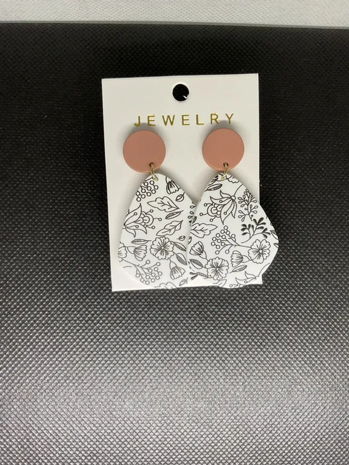 Boucles d’oreilles n°42 neuve