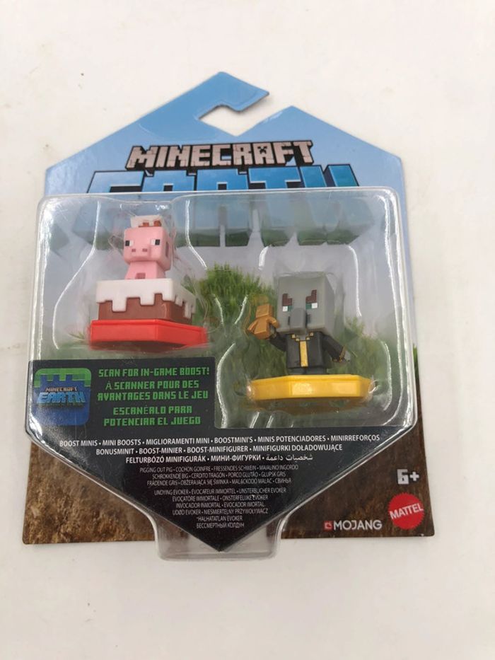 Minecraft 2 Figurines Boost Mini Pigging Out Pig & Undying Evok