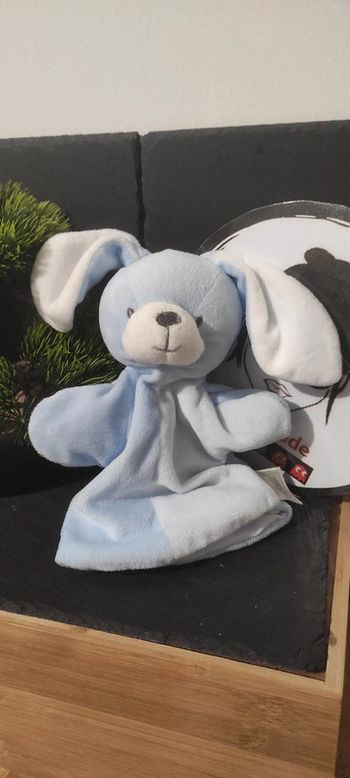 Doudou plat lapin marionnette bleu mes petits cailloux