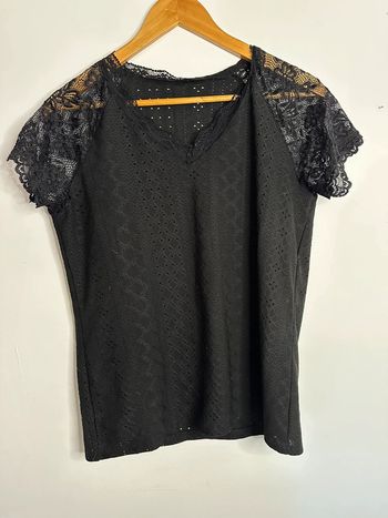 T shirt noir col V taille 40