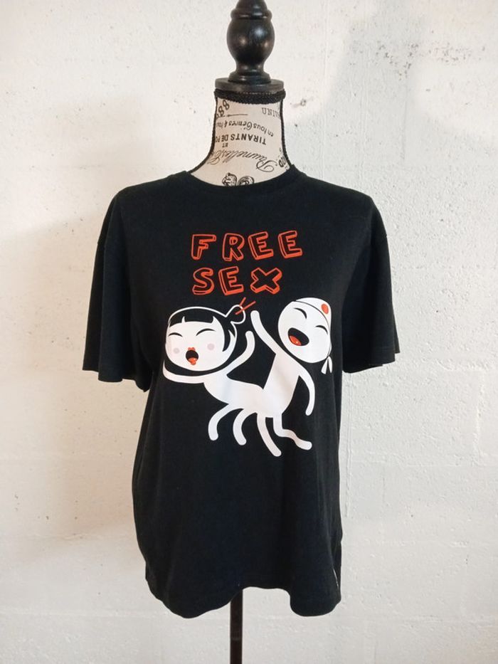 T-shirt noir Kujira Free S.. Taille M Très bon état