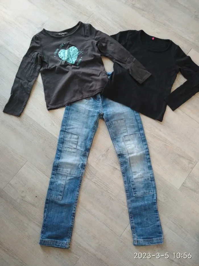 Lot jeans et t shirts fille 7/8 ans