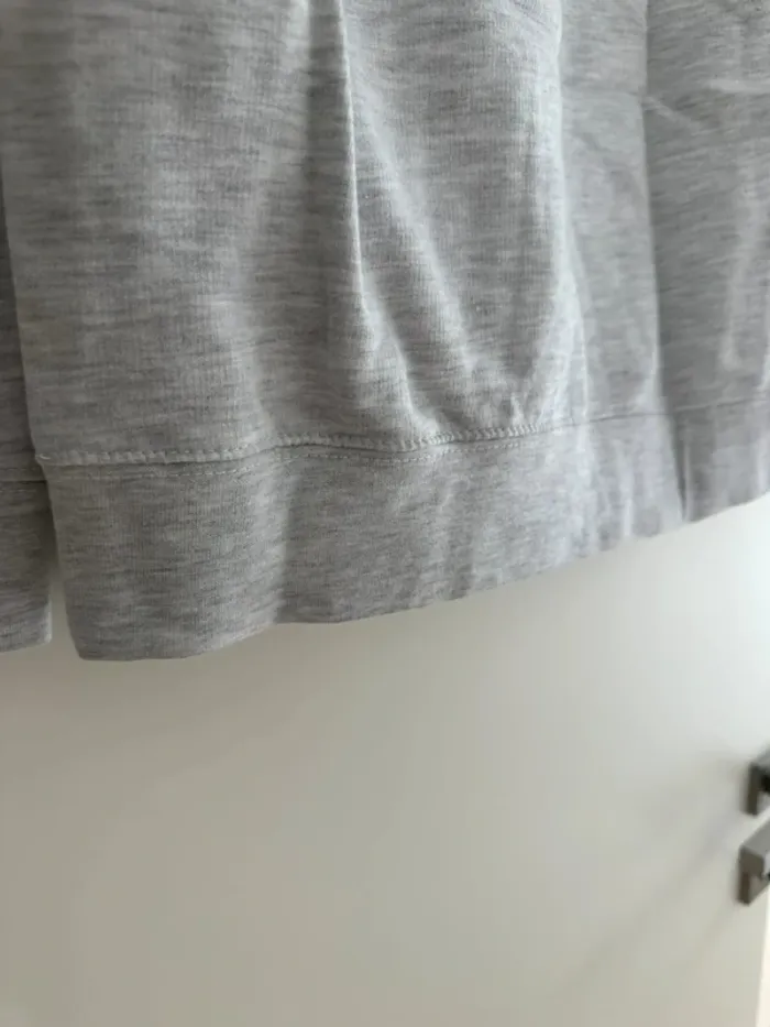 Sweat à capuche gris clair basique – très bon état, taille M - photo numéro 6