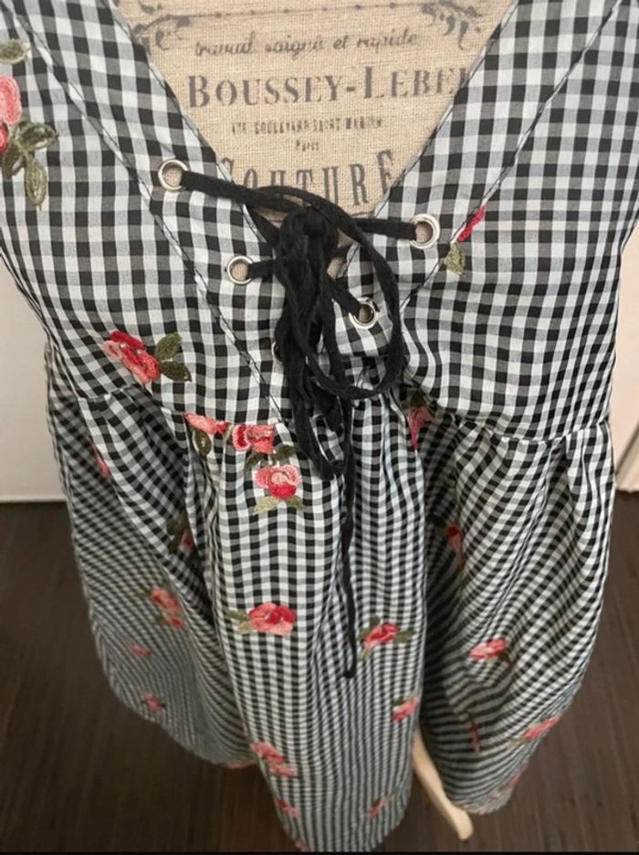 Superbe Robe Kilibbi - Taille S/M - Motifs Vichy et Roses Brodés - photo numéro 2