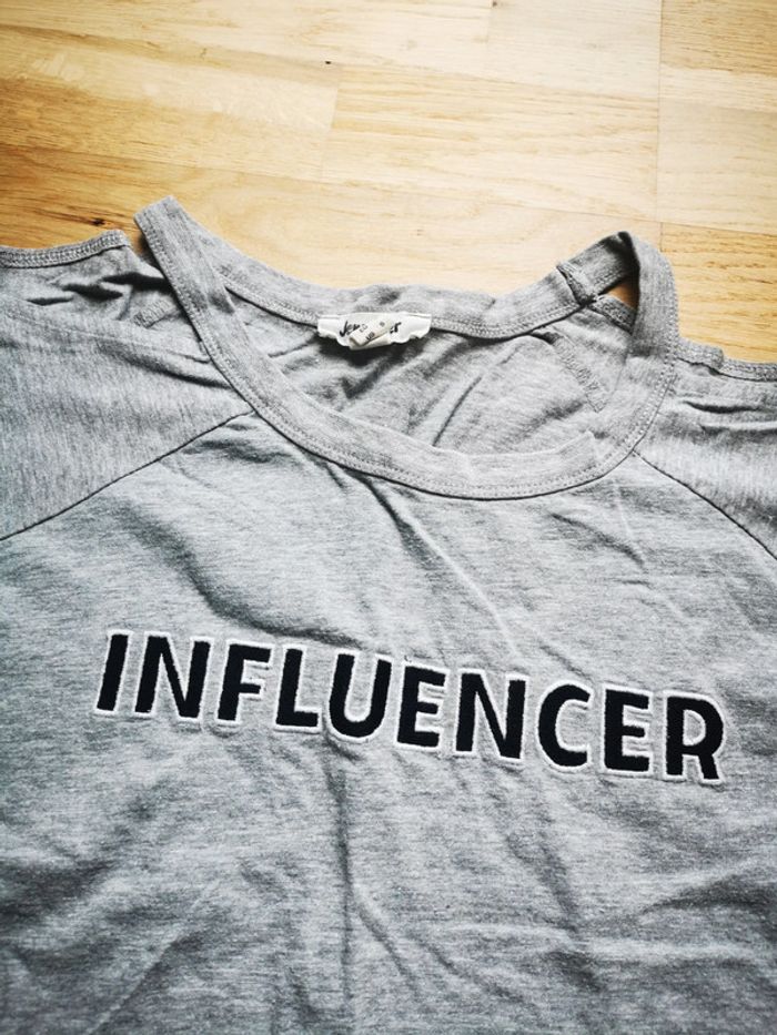 Tee-shirt gris - photo numéro 2