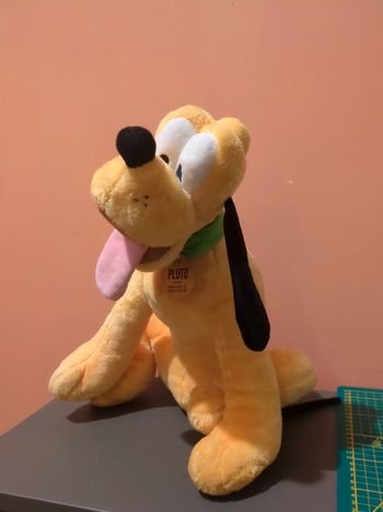peluche pluto Disney Store