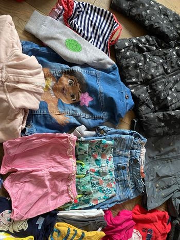 Lot 70 vêtements fille T3 ans - photo numéro 4