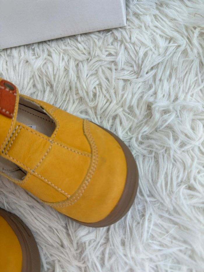 Paire de chaussures moutarde GBB taille 22 - photo numéro 3