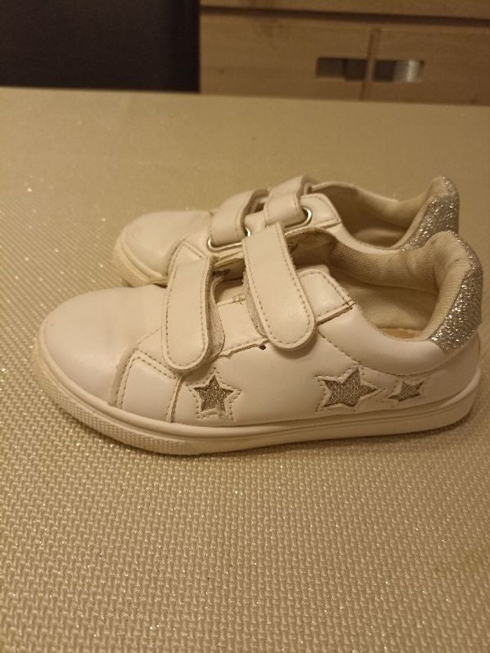 baskets avec etoiles brillantes