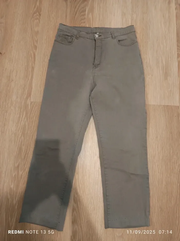 Magnifique Jean stottage taille 44 vert Kaki