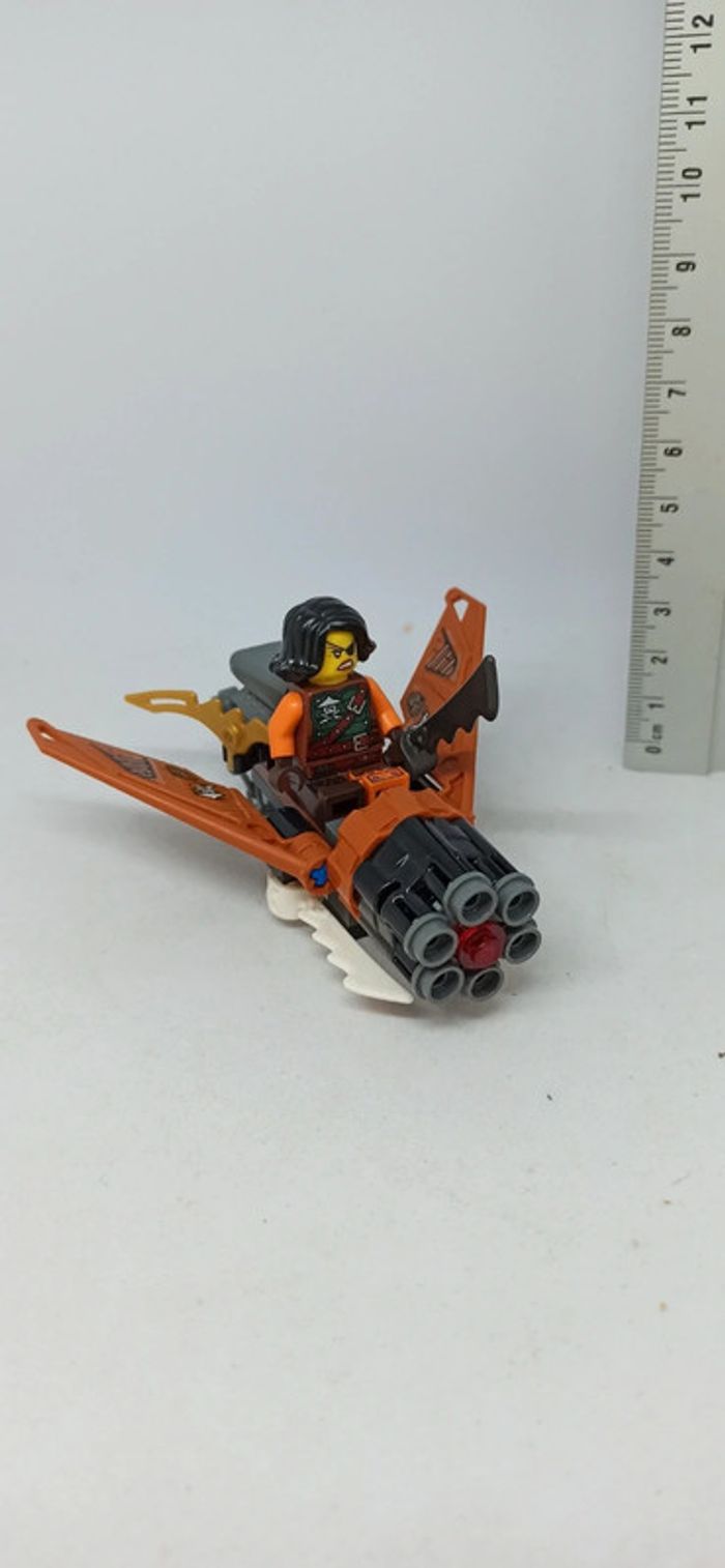 Petit vaisseau avec mitrailleuse motif samouraï ninjago lego