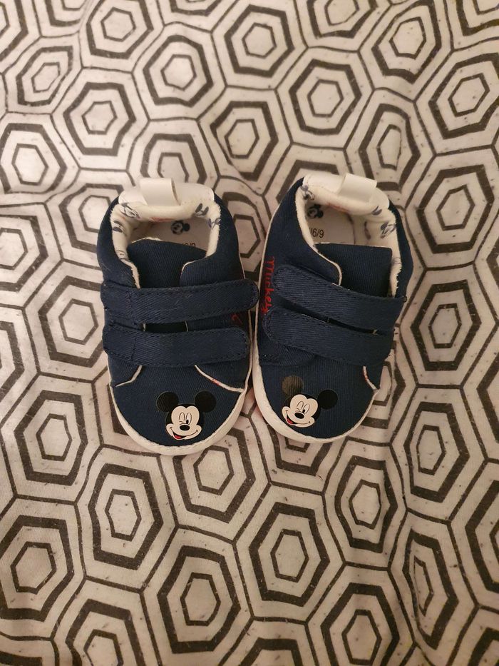 Chaussure bébé mickey 6/9 mois jamais portées - photo numéro 2