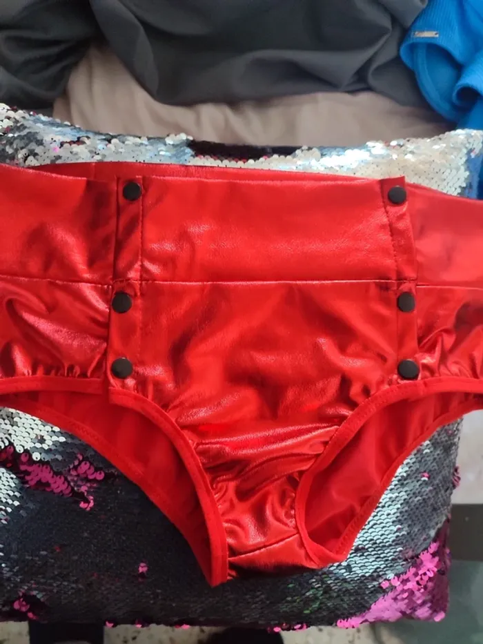 Petit top sexy avec short - photo numéro 3