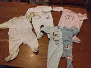 Lot de 4 pyjamas grenouillere 6 mois pour hiver et demi saison