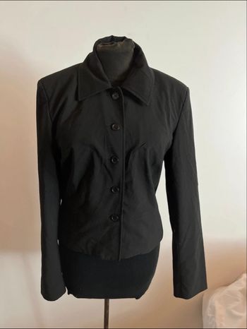 Blazer noir taille M de chez camaïeu en très bon état