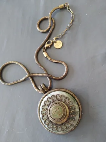 Collier médaillon