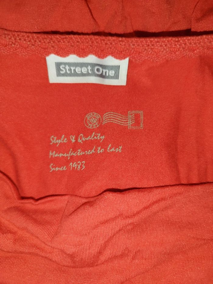 Robe élégante et sobre - photo numéro 3