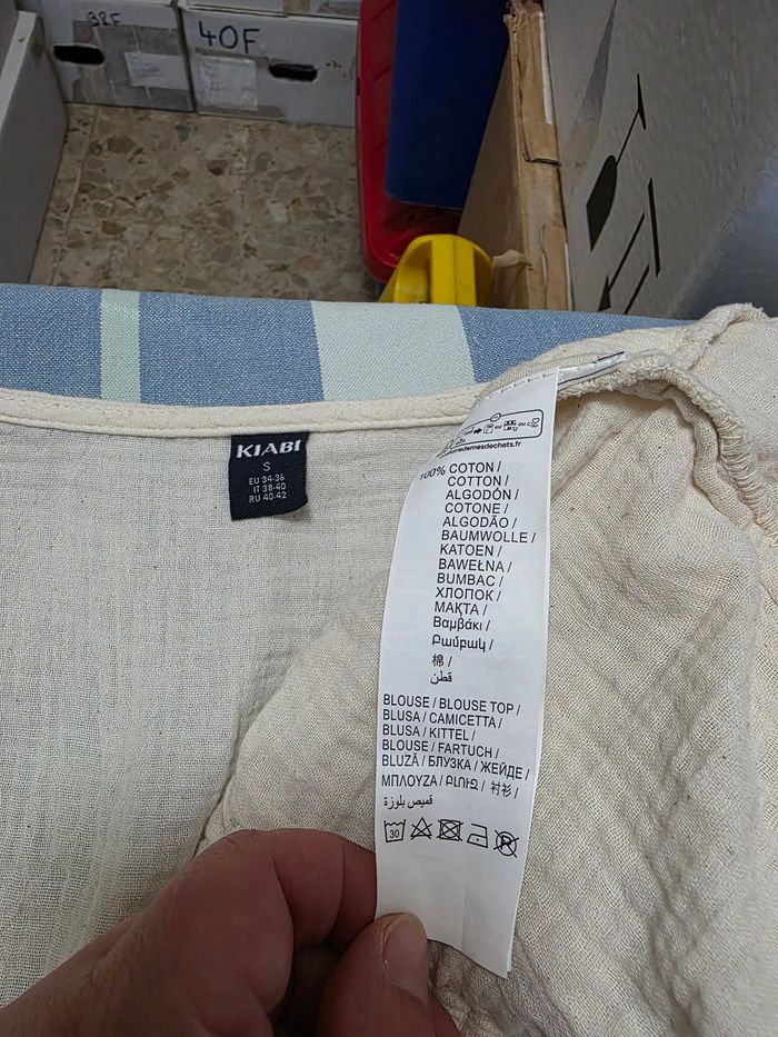 Blouse, crème, neuve, en coton, largeur d'épaule 35cm, largeur sous bras 45cm, longueur 41cm, marque Kiabi =10€ - photo numéro 7