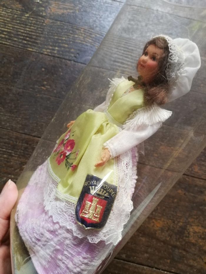 Poupée folklorique régionale de collection Royal poupée - photo numéro 4