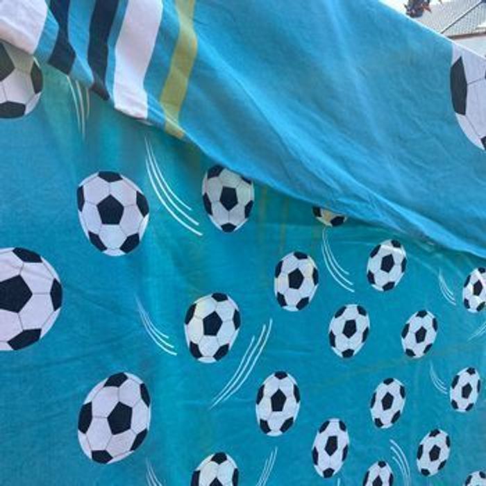 Housse de couette turquoise avec imprimé ballons de football - photo numéro 2