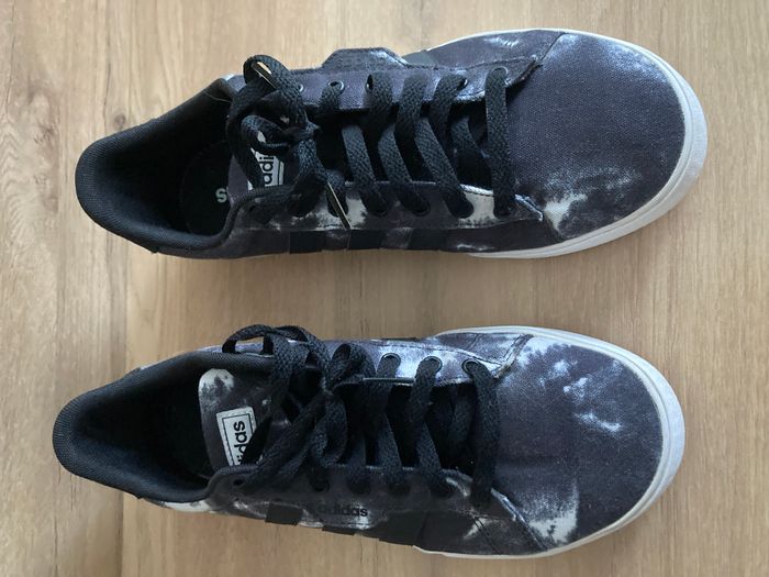 Basket Adidas daily motif camouflage noir et blanc - photo numéro 2