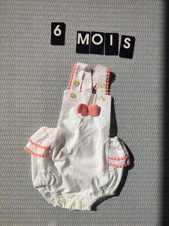 barboteuse pour bébé fille – Taille 6 mois Marque : Manille