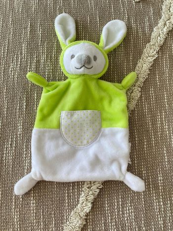 peluche Doudou plat 21cm grain de blé lapin blanc et vert à capuche parfait état