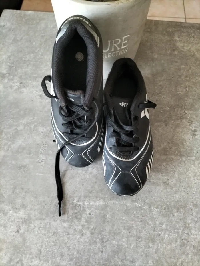 Chaussures de foot taille 29 Kipsta