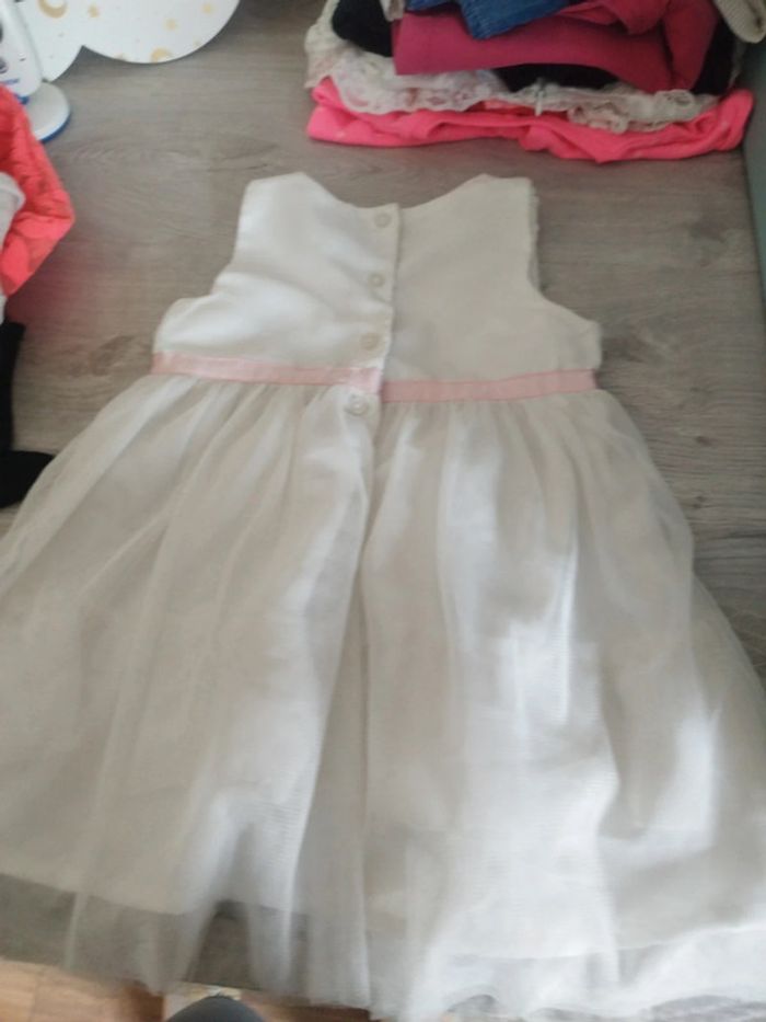 Robe avec dentelle - photo numéro 2