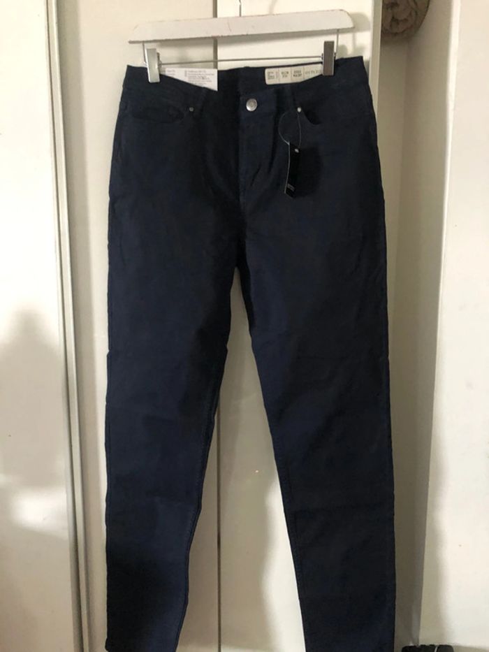 Pantalon neuf . Taille 42