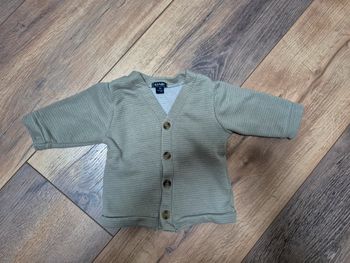 Gilet kaki kiabi 1 mois