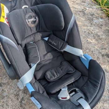 🚗 Lot de 2 cosy Cybex Aton 5 – Très bon état