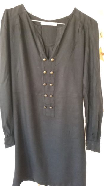 Robe noire avec ceinture