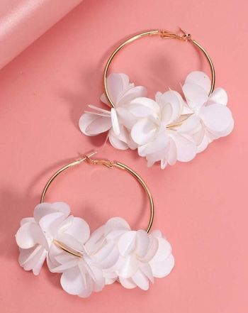 Boucle d'oreille neuve