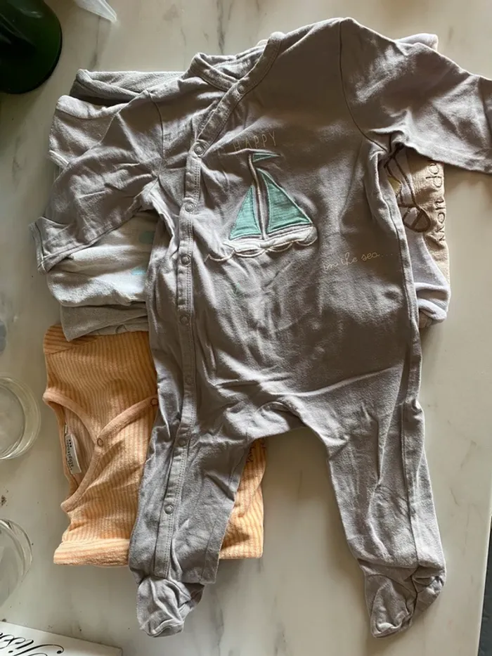 4 pyjamas 12 mois - photo numéro 2
