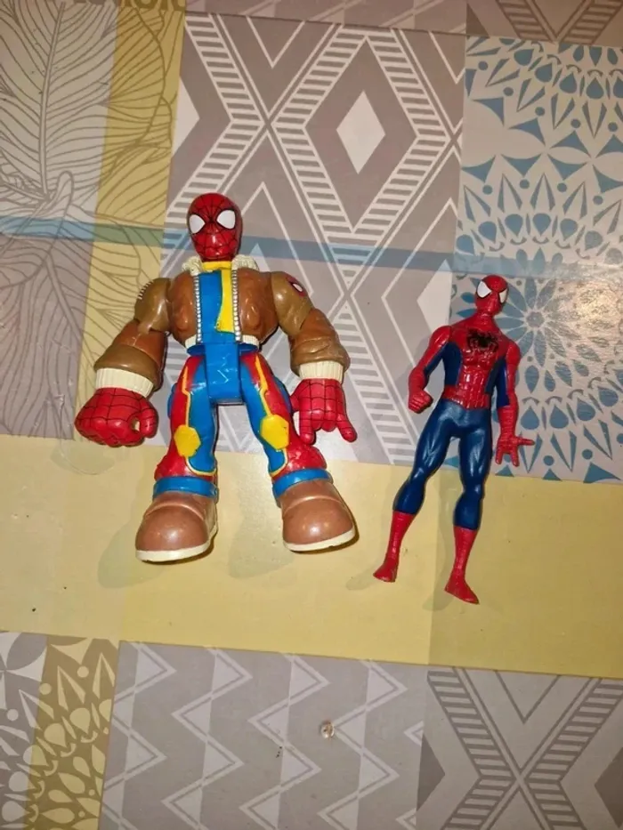 Lot de 2 figurines spiderman - photo numéro 2